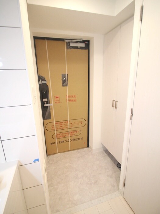 物件内観写真16　(玄関)