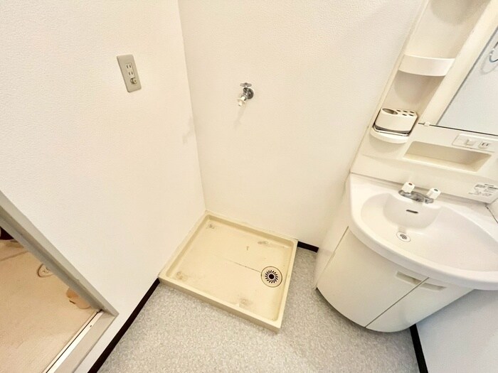 物件内観写真10　(洗濯機置場)