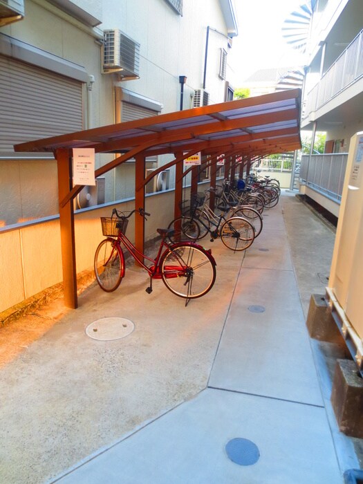 物件外観写真3　(駐輪場)