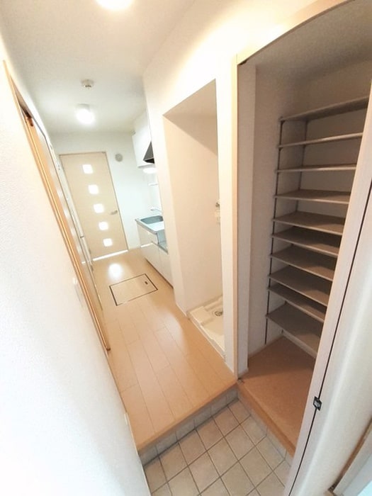 物件内観写真18　(玄関)