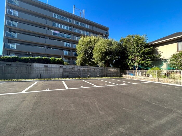 物件外観写真4　(駐車場)