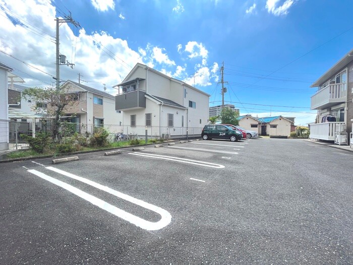 物件外観写真3　(駐車場)