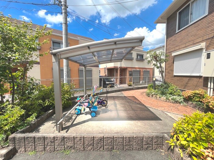 物件外観写真4　(駐輪場)