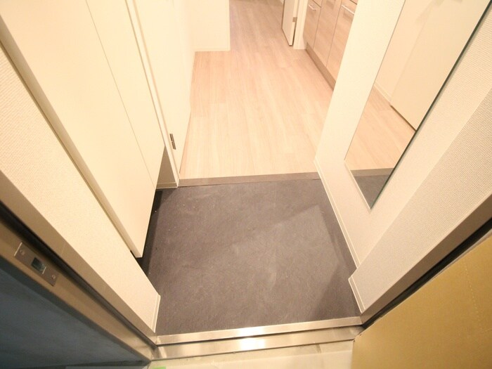 物件内観写真18　(玄関)