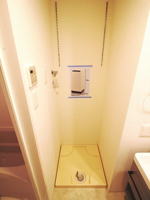 物件内観写真13　(洗濯機置場)