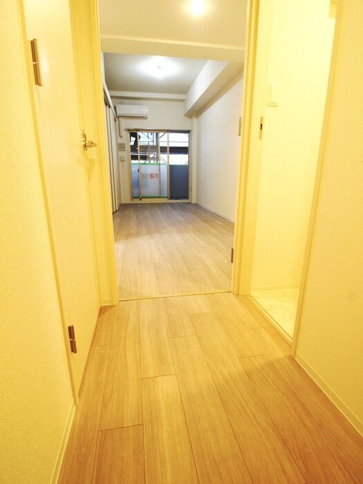 物件内観写真16　(廊下)