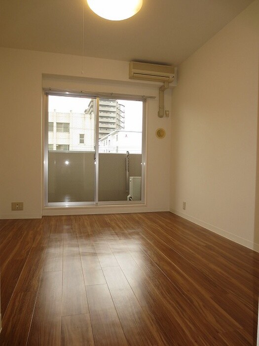 物件内観写真9　(室内からの展望)