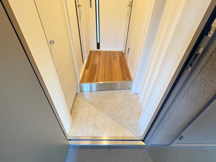 物件内観写真9　(玄関)