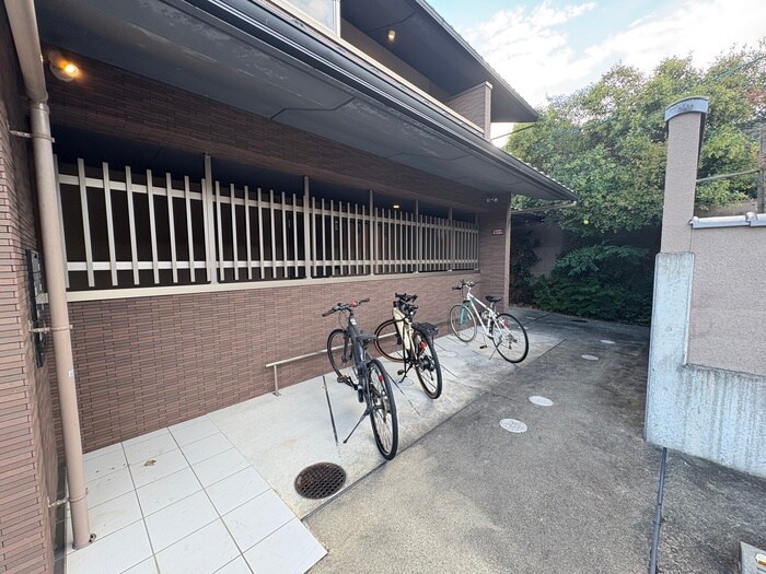 物件外観写真3　(駐輪場)