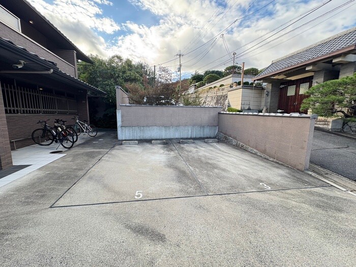 物件外観写真4　(駐車場)