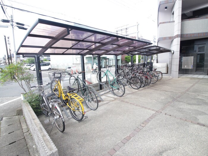 物件外観写真3　(駐輪場)