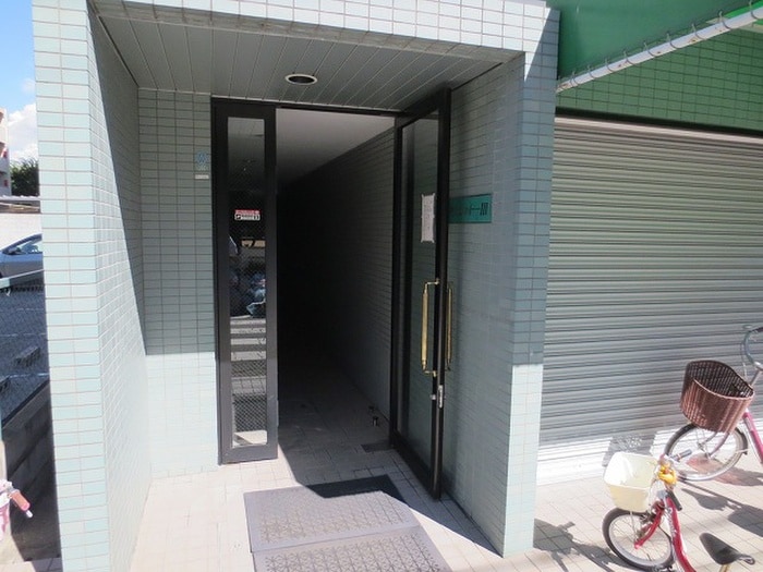 物件外観写真4　(エントランス部分)