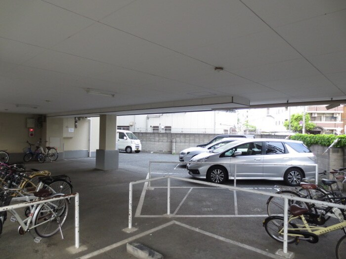 物件外観写真3　(駐車場)