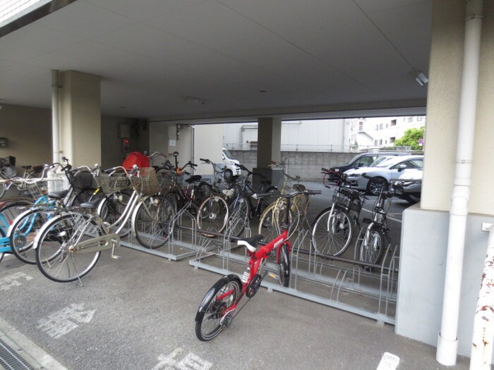 物件外観写真4　(駐輪場)
