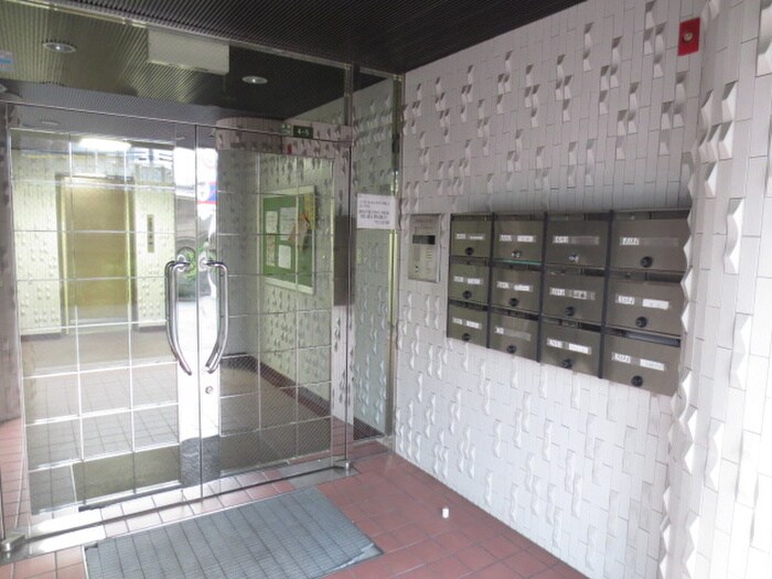 物件外観写真6　(エントランス部分)