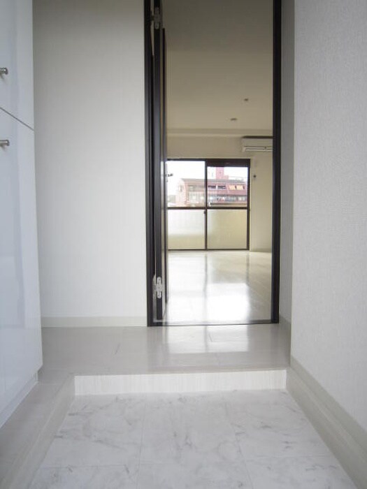 物件内観写真16　(玄関)