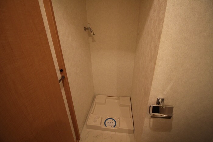 物件内観写真16　(洗濯機置場)