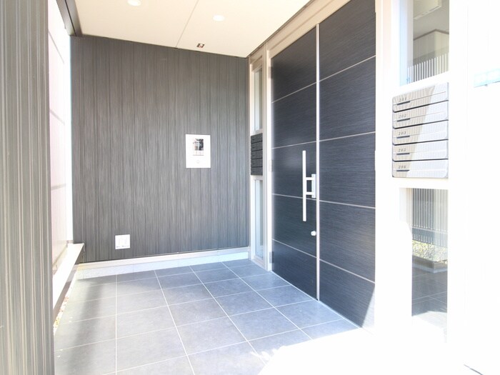 物件外観写真3　(エントランス部分)