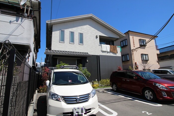 物件外観写真4　(駐車場)