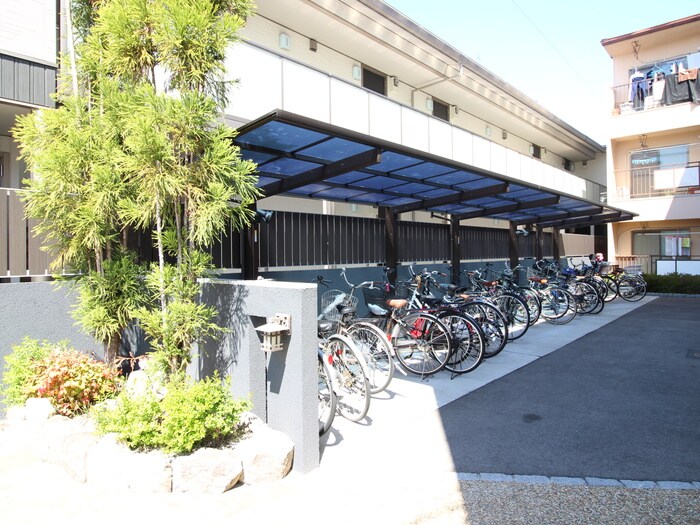 物件外観写真5　(駐輪場)