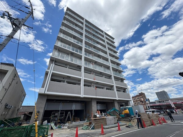建築中