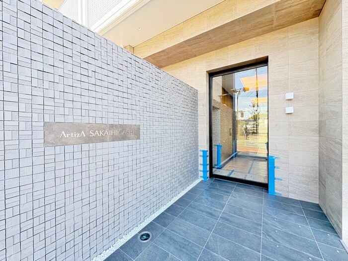 物件外観写真2　(エントランス部分)