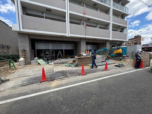 建築中