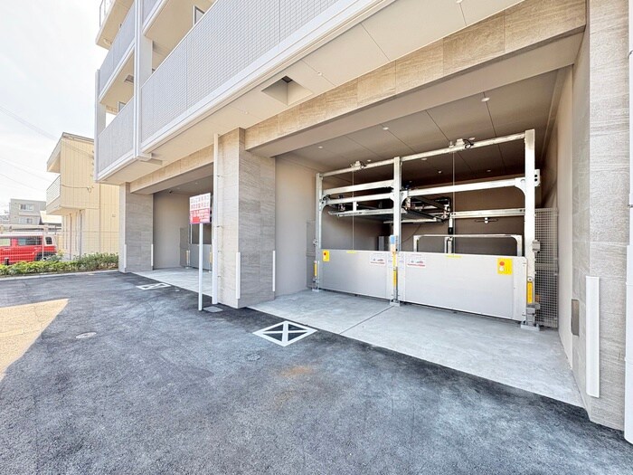 物件外観写真3　(駐車場)