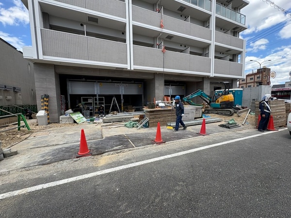 建築中