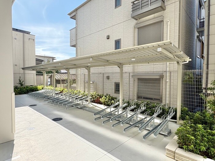 物件外観写真4　(駐輪場)