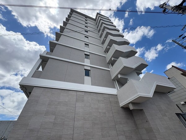 建築中