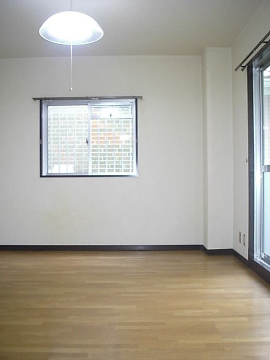 物件内観写真4　(居室)