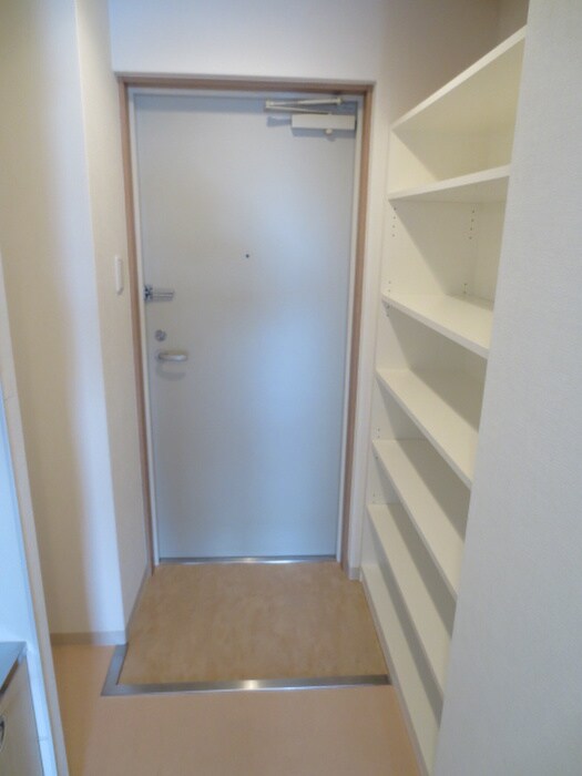 物件内観写真14　(玄関)