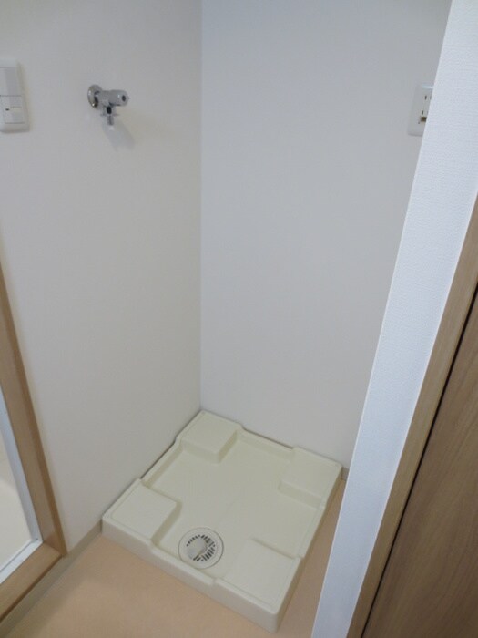 物件内観写真16　(洗濯機置場)