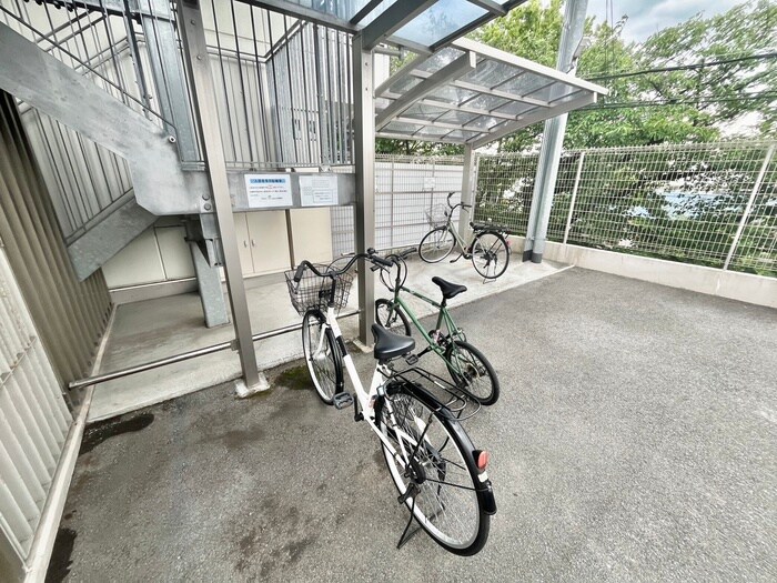 物件外観写真3　(駐輪場)