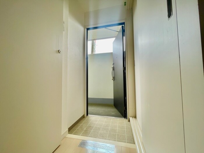 物件内観写真12　(玄関)