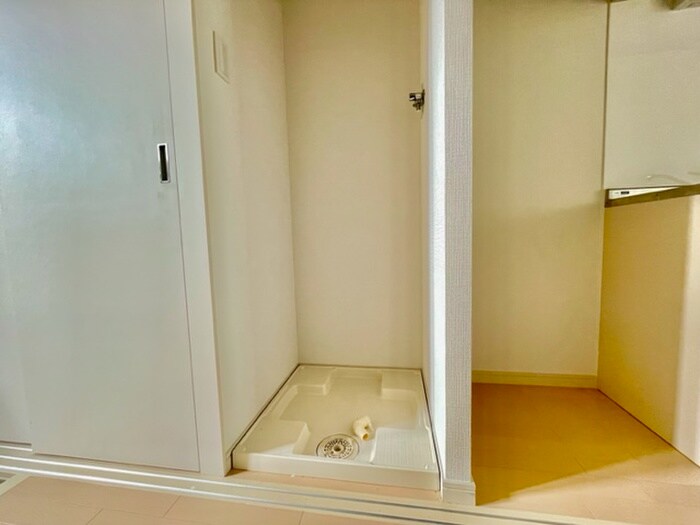 物件内観写真17　(洗濯機置場)