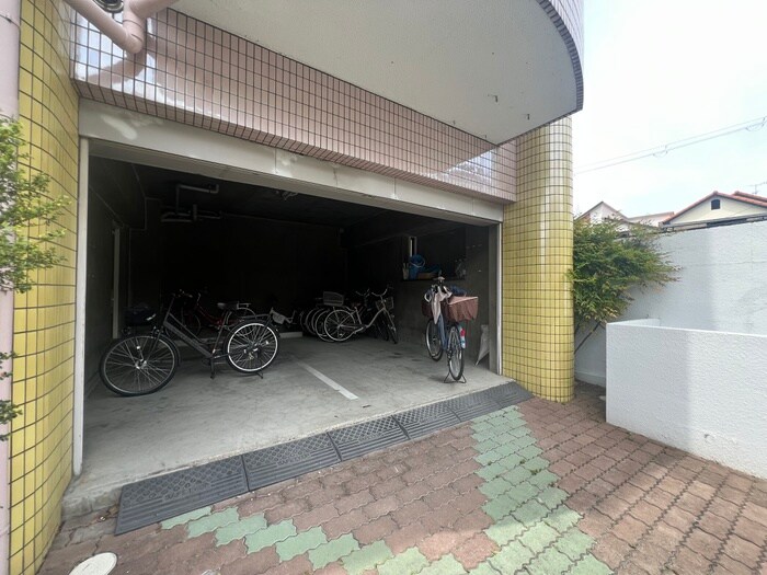 物件外観写真5　(駐輪場)