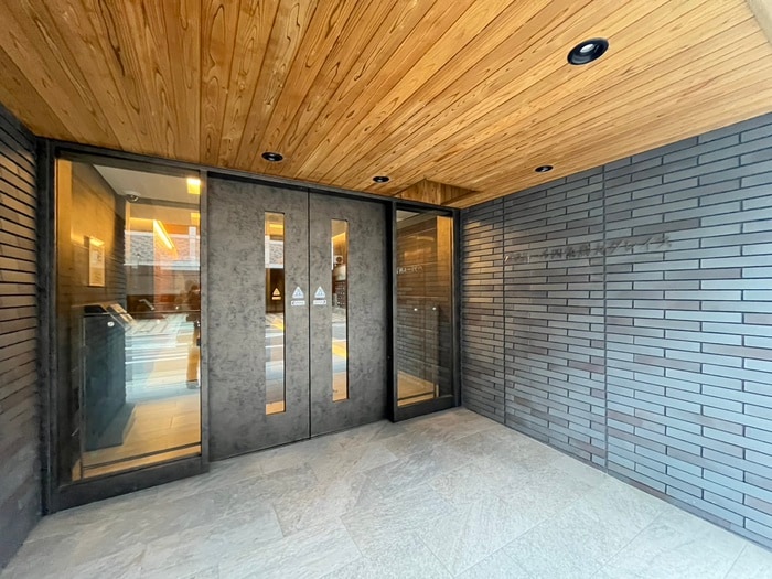 物件外観写真4　(エントランス部分)