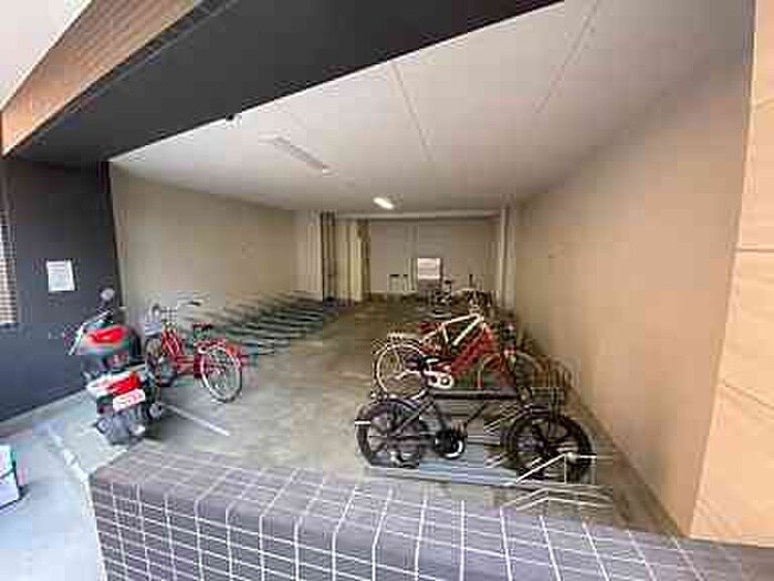 物件外観写真4　(駐輪場)