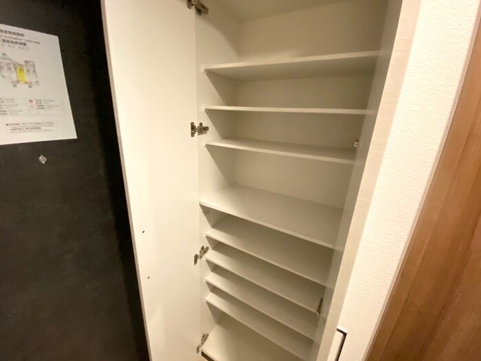 物件内観写真16　(靴箱)