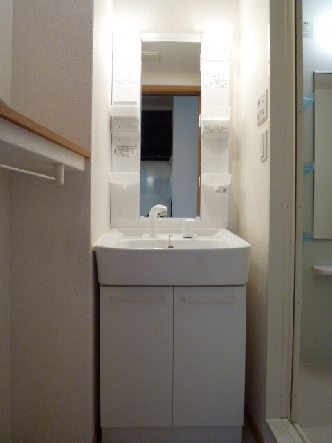 物件内観写真8　(洗面)