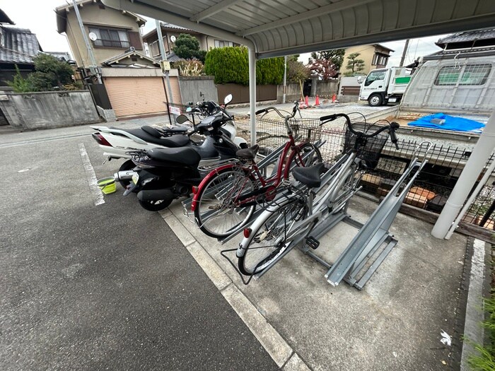 物件外観写真3　(駐輪場)