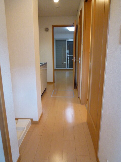物件内観写真12　(廊下)