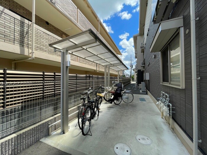 物件外観写真3　(駐輪場)