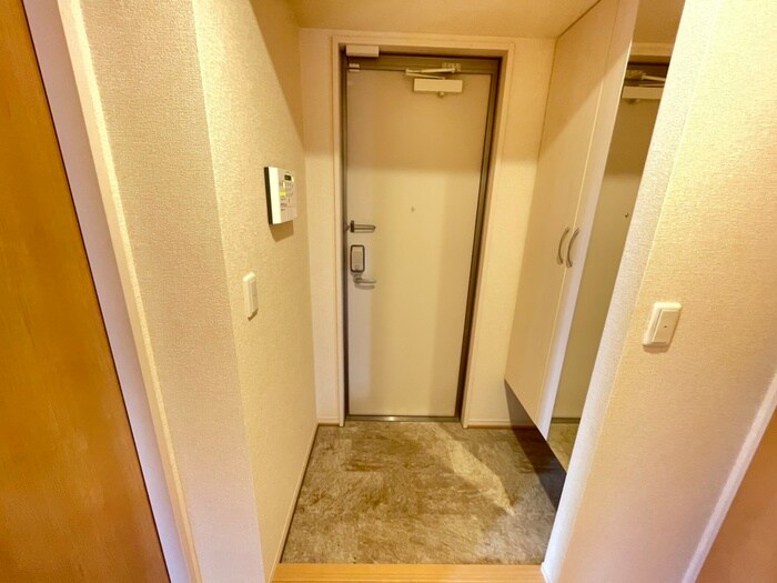 物件内観写真17　(玄関)