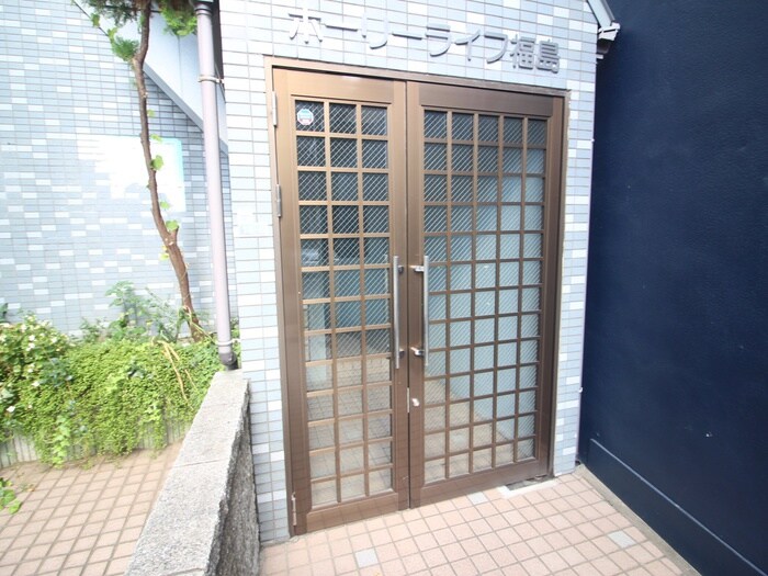 物件外観写真2　(エントランス部分)