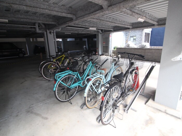 物件外観写真5　(駐輪場)