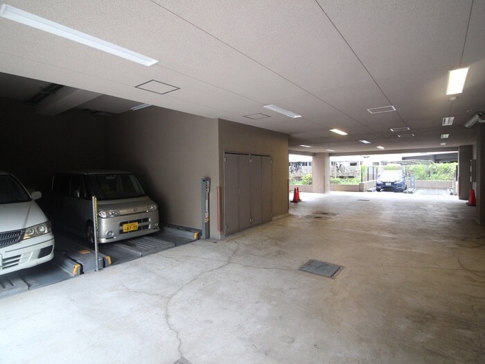 物件外観写真3　(駐車場)