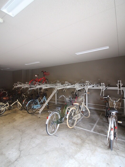 物件外観写真4　(駐輪場)